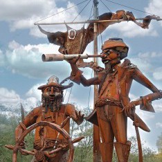 Скульптура Пираты в поселке Николино