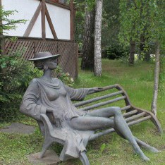 Скульптура Дама в КП Николино